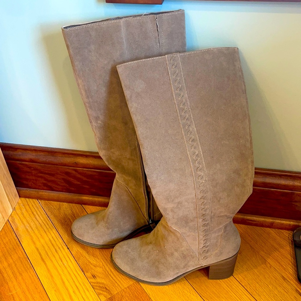 Heeled boots - Picture 2 of 4